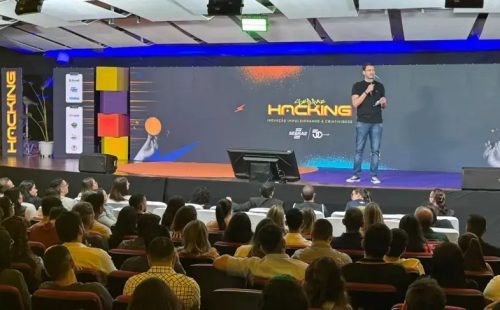 Andre-no-Sebrae-Hacking_p13574_thumb_resized.jpg