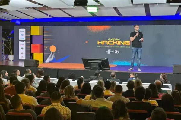 Andre-no-Sebrae-Hacking_p13574_thumb_resized.jpg
